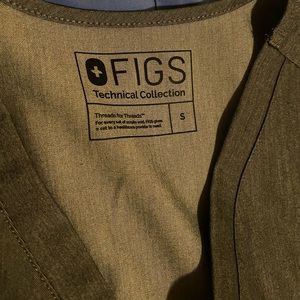 Size SMALL Grey Figs One Pocket Scrub Top